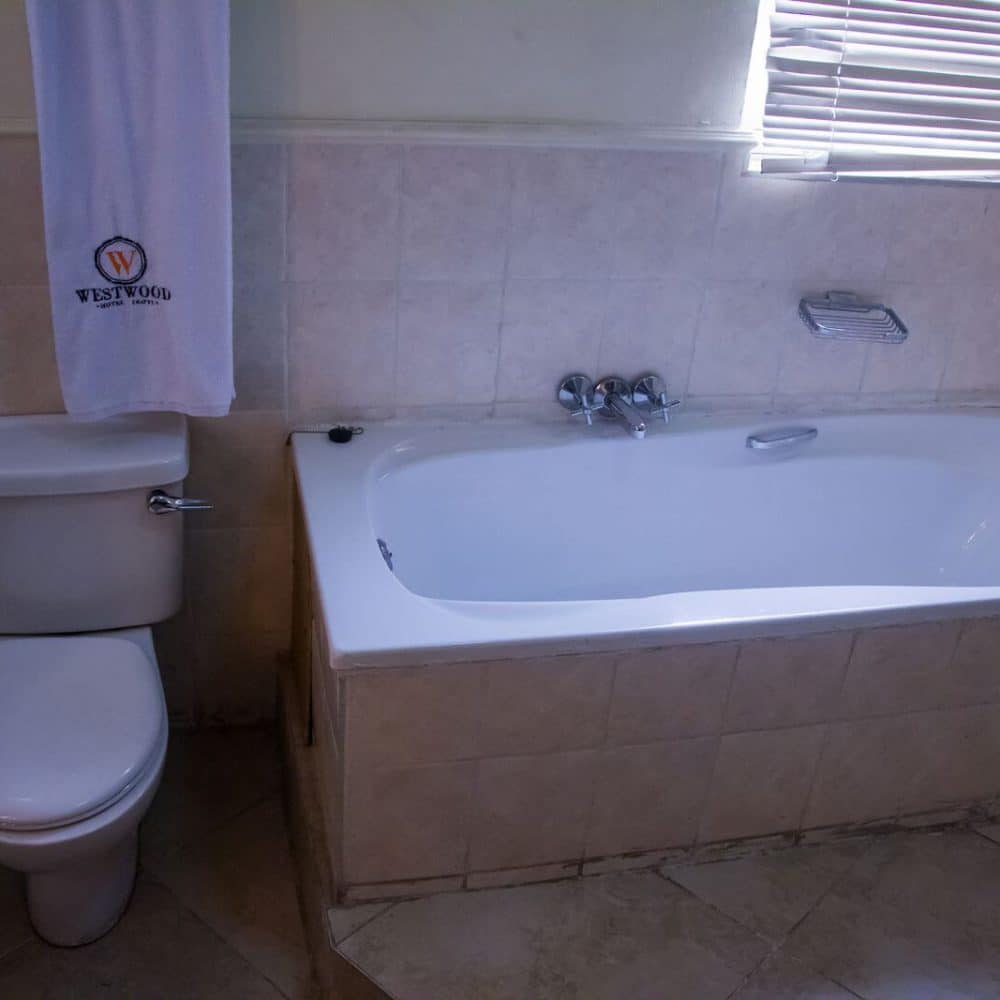 Luxury Suite Type 2 Bath 1 1000x1000
