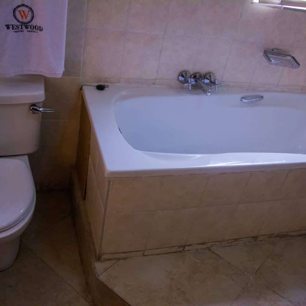Luxury Suite Type 2 Bath 3 1000x1000