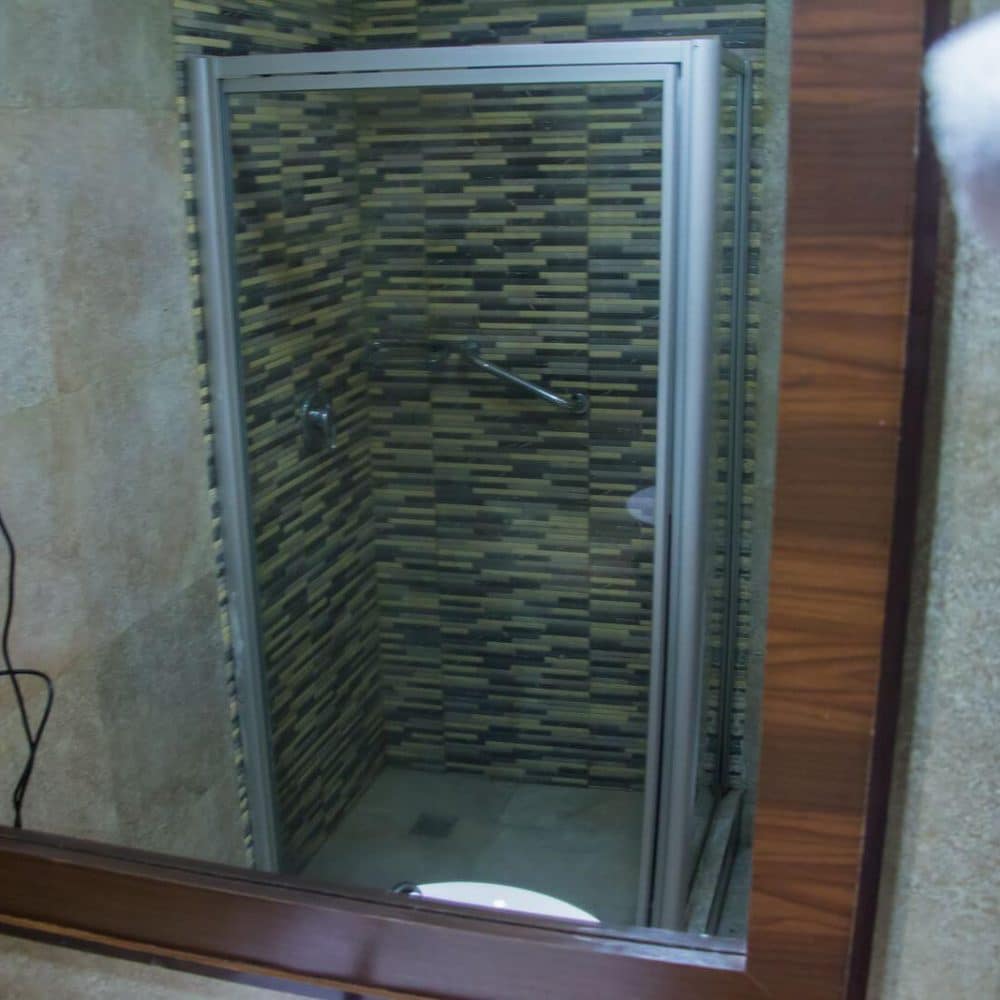 Standard Room Bath 4 1000x1000