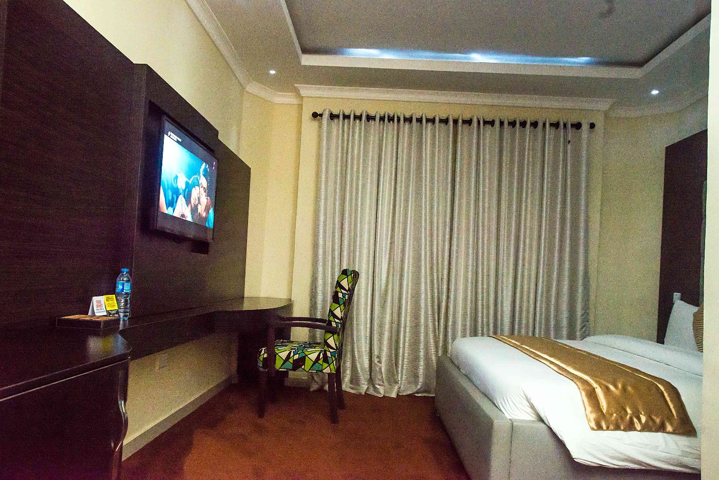 Cribville Hotel Diplomat Room 1400x934 1