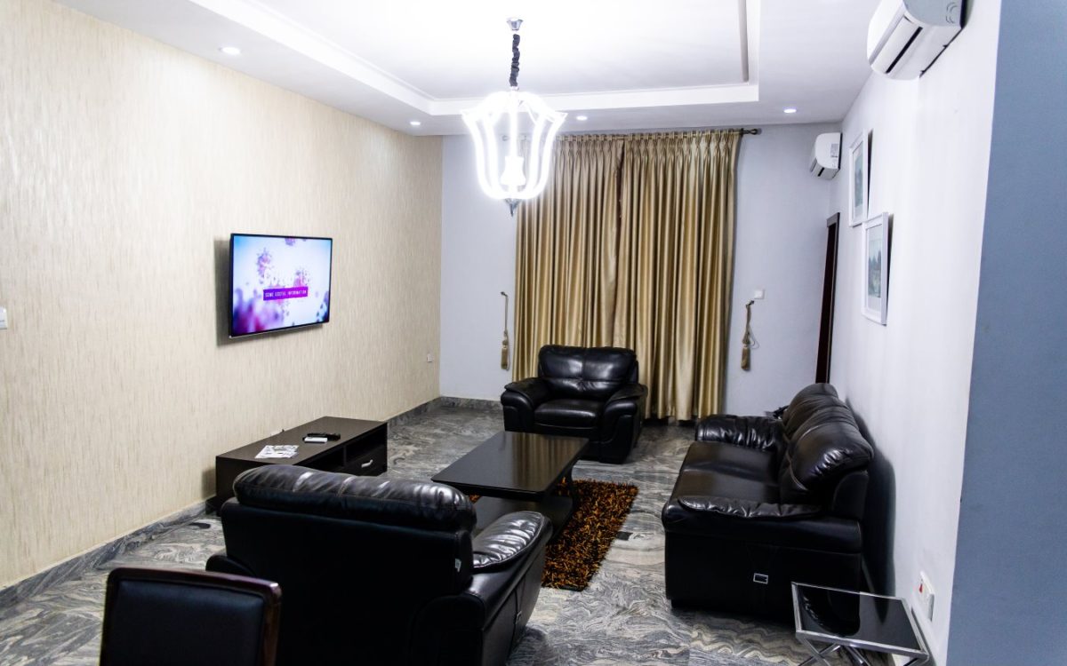 Royal Exec Apartment Sittng Room 2 1 1200x750 1