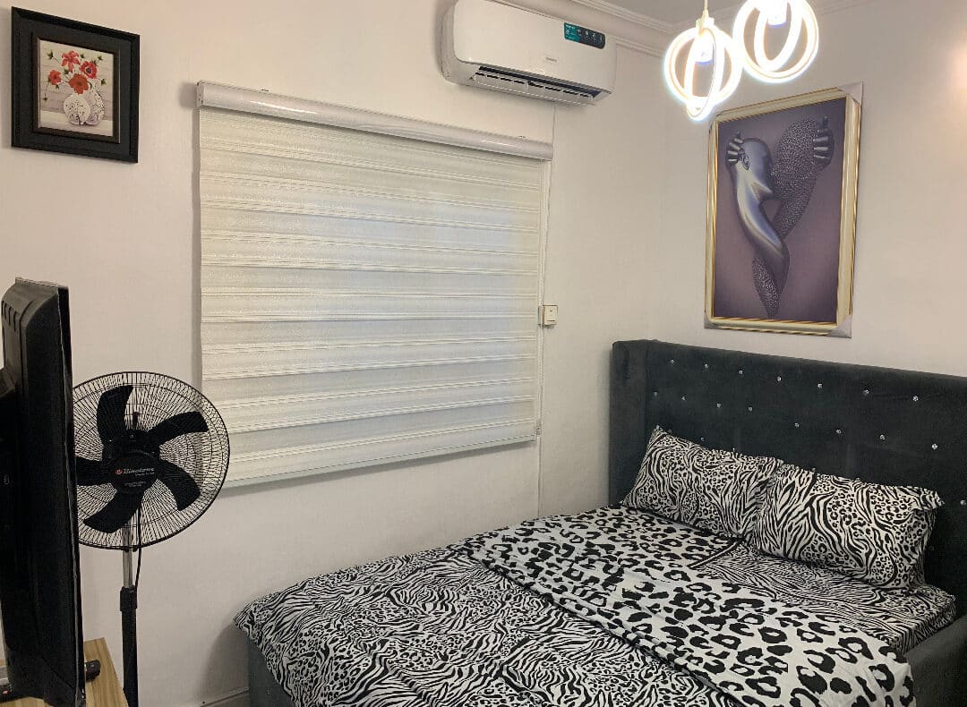 Dinero Sapphire Room And Parlor Furnished Short Let Bode Thomas