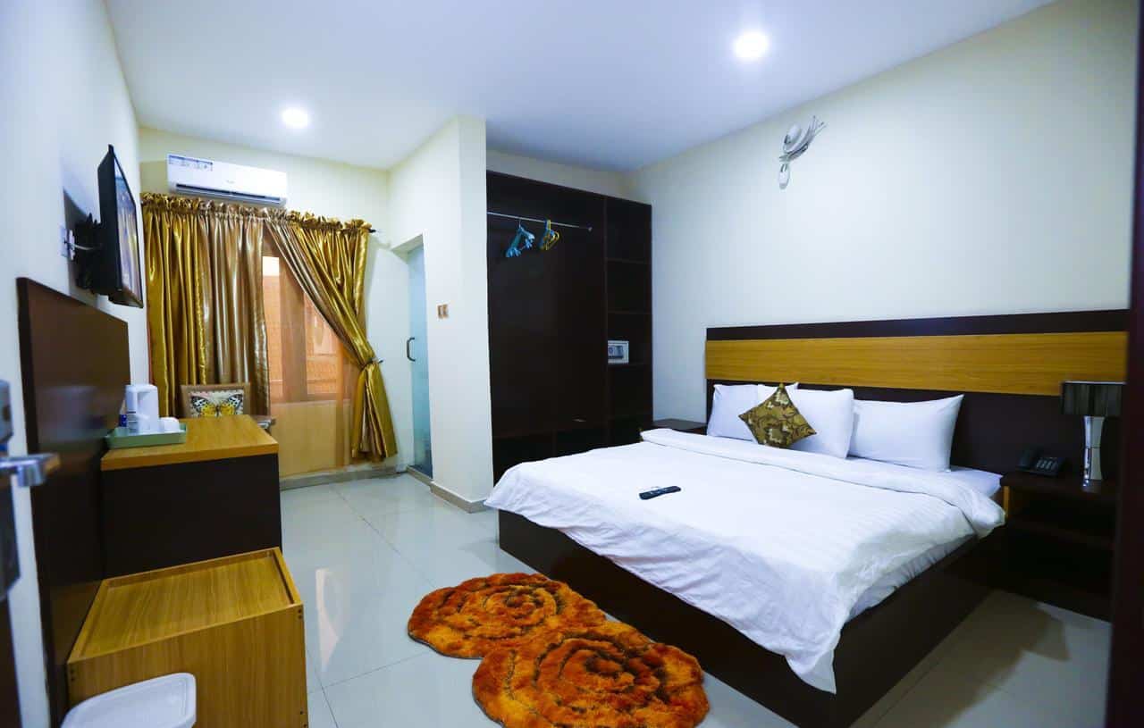Executive Class Room Executive Room In Class Suite Ogudu In Ojota, Lagos | Plistbooking.com ...