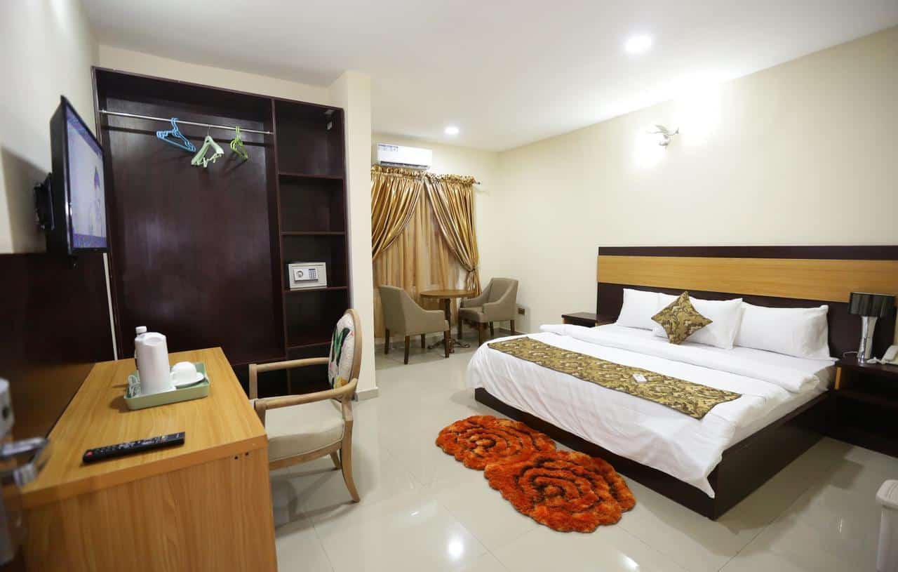 Executive Class Room Executive Room In Class Suite Ogudu In Ojota, Lagos | Plistbooking.com ...
