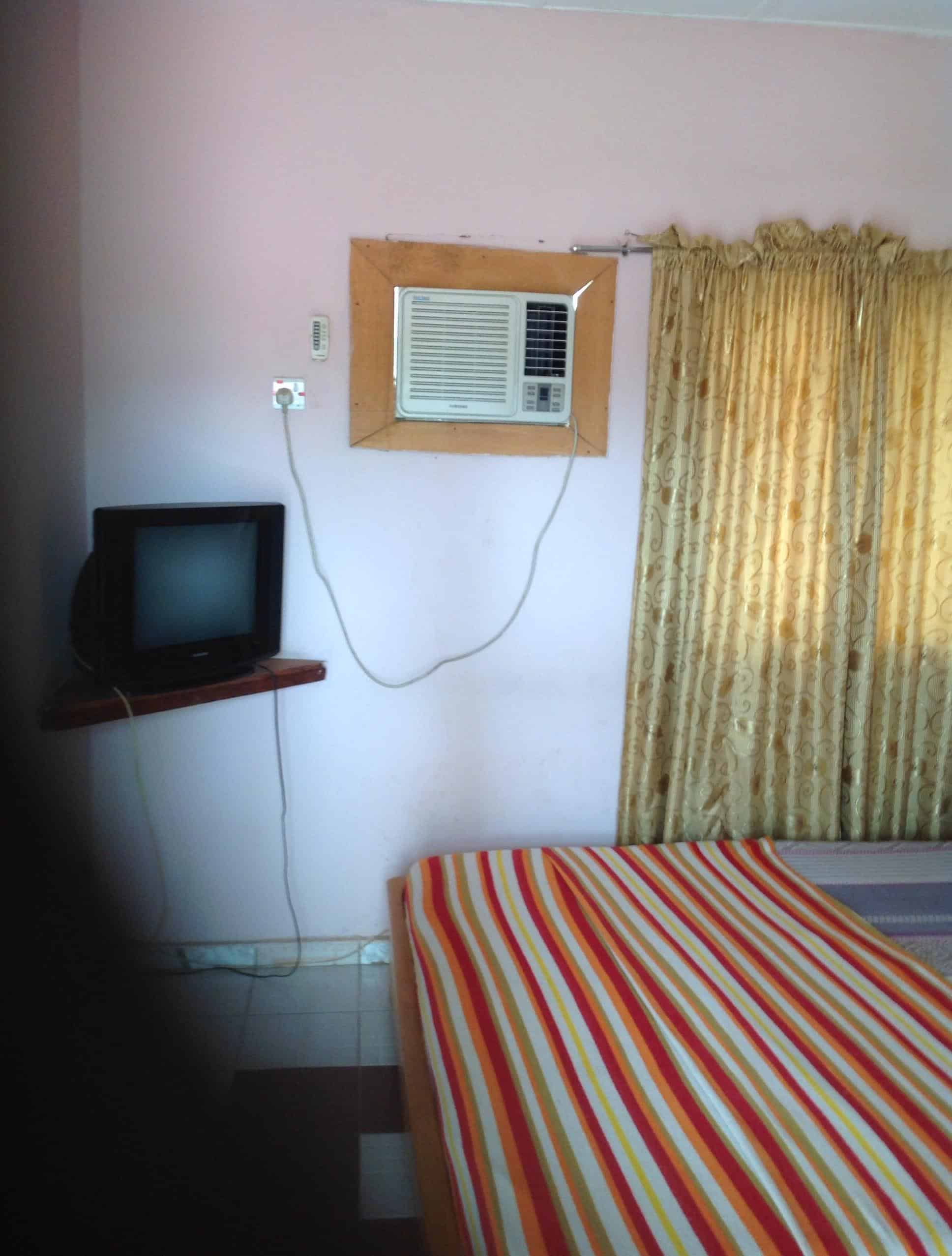 Standard single in Cowrie Guest House image 6