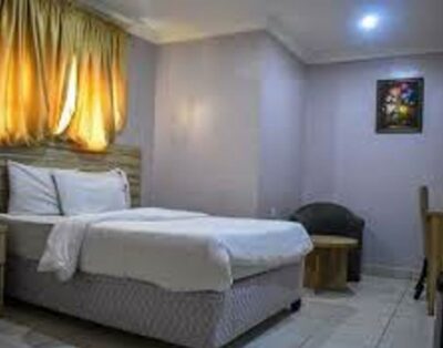 Deluxe Room In Dublina Suites In Festac, Lagos