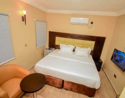 Deluxe Roomsin Fadars Place In Magodo Gra 2, Lagos