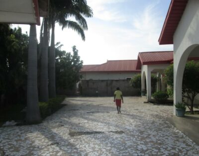 Royal Suite Room In Gurara Suites Limited In Minna, Niger