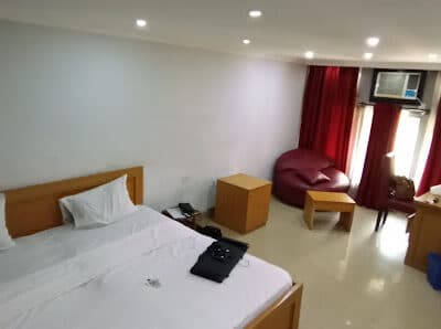 Platinum Suite(refundable caution fee room in Unilag guest house Yaba, Lagos