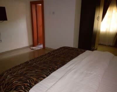 Rose Doubles Room In Jerry Marriot Hotel In Gra Nsukka, Enugu