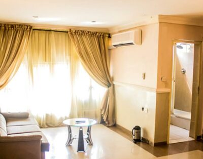 Golden Luxury(refundable Caution Fee Of N2,500) Room In Unilag Guest House In Yaba, Lagos