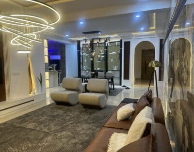 Serviced Apartment 2 Bedroom Vacation Short-let Style at Lekki with Gym & Pool