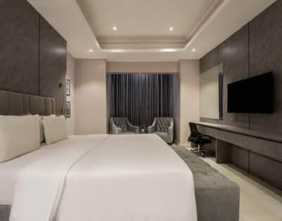 Deluxe Room in George Residence in Lekki (Pecan Room)