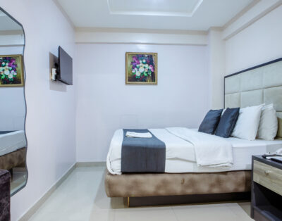 Luxury Neo King Room at Romeneo Grand Royal Hotel