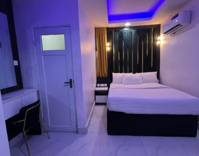Luxury Royal Room A at Villa Palazzo Hotel and Apartment, Opebi, Ikeja