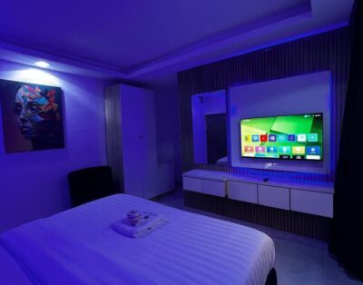Luxury Royal Room at Villa Palazzo Hotel and Apartment, Opebi, Ikeja
